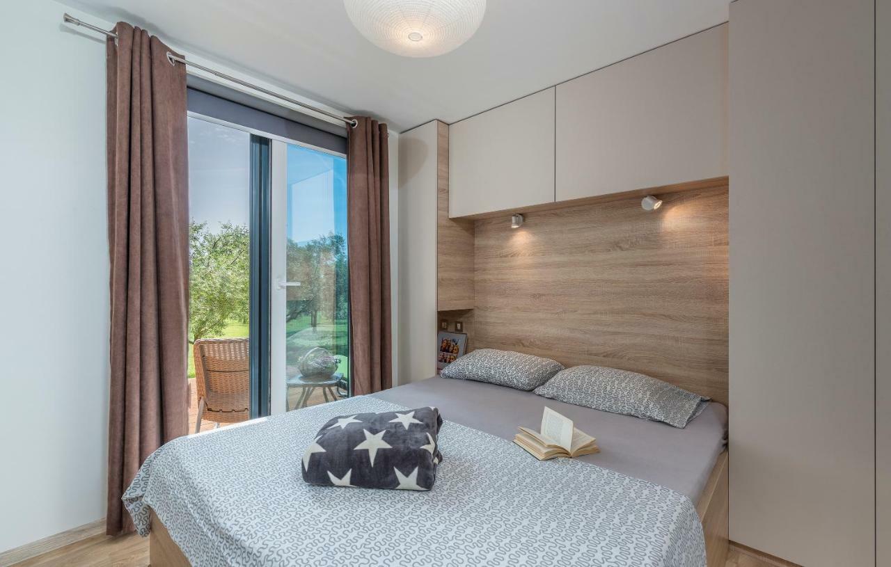 Beach House Ive With Jacuzzi, Pool, Playground And Bbq In An Olive Grove With A Beach, Pomer - Istria Zewnętrze zdjęcie
