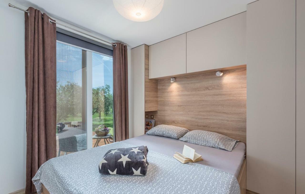 Beach House Ive With Jacuzzi, Pool, Playground And Bbq In An Olive Grove With A Beach, Pomer - Istria Zewnętrze zdjęcie
